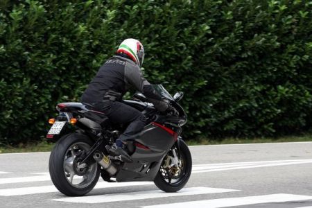 MV Agusta: una foto della nuova F3