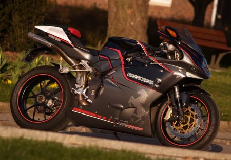 MV Agusta F4 in versione Scuderia Ferrari