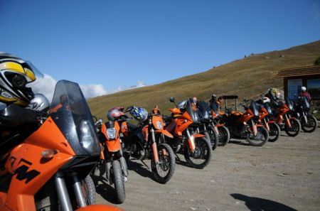 Alcune moto in mostra ad un raduno