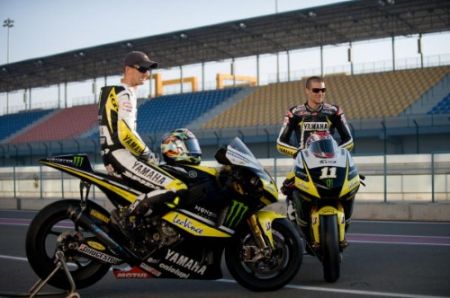 I due piloti del team Monster Yamaha Tech 3 in posa ad inizio stagione