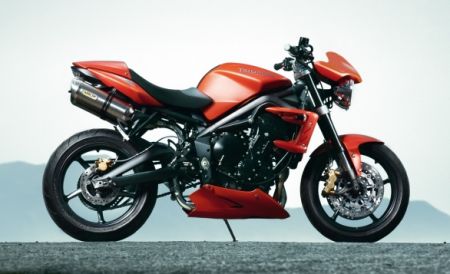 Triumph Street Triple con il nuovo kit disponibile dal 2 settembre