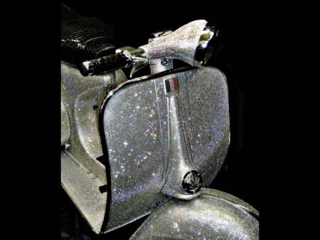 Stonerichworld: la Vespa in versione Swarovski