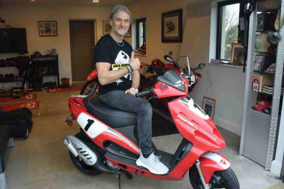 Carl Fogarty e il suo scooter: quanto è costato al compratore (Web source) 13 dicembre 2022 nextmoto.it