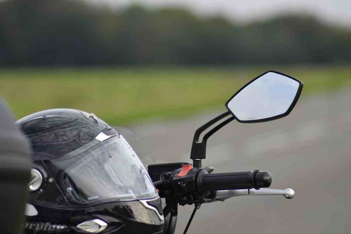 Casco moto (foto Pixabay)