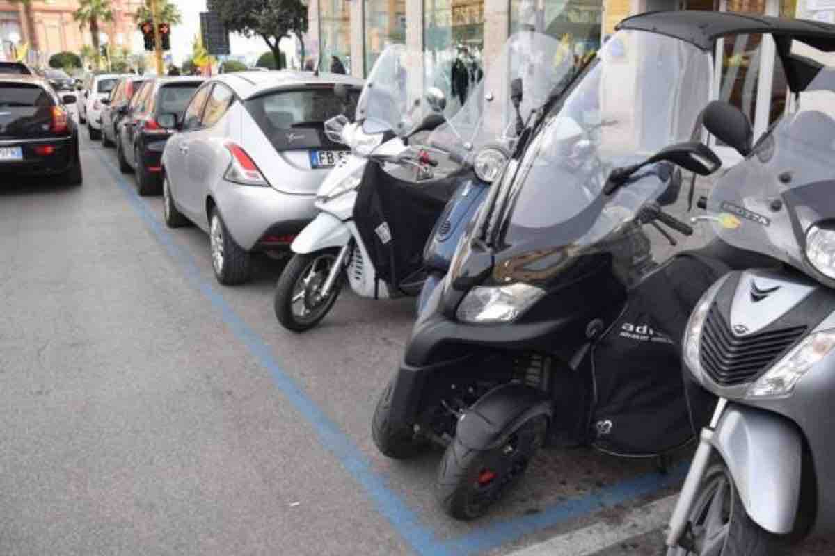Parcheggio moto e scooter