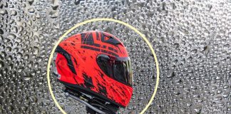 Casco moto appannato (foto Canva)