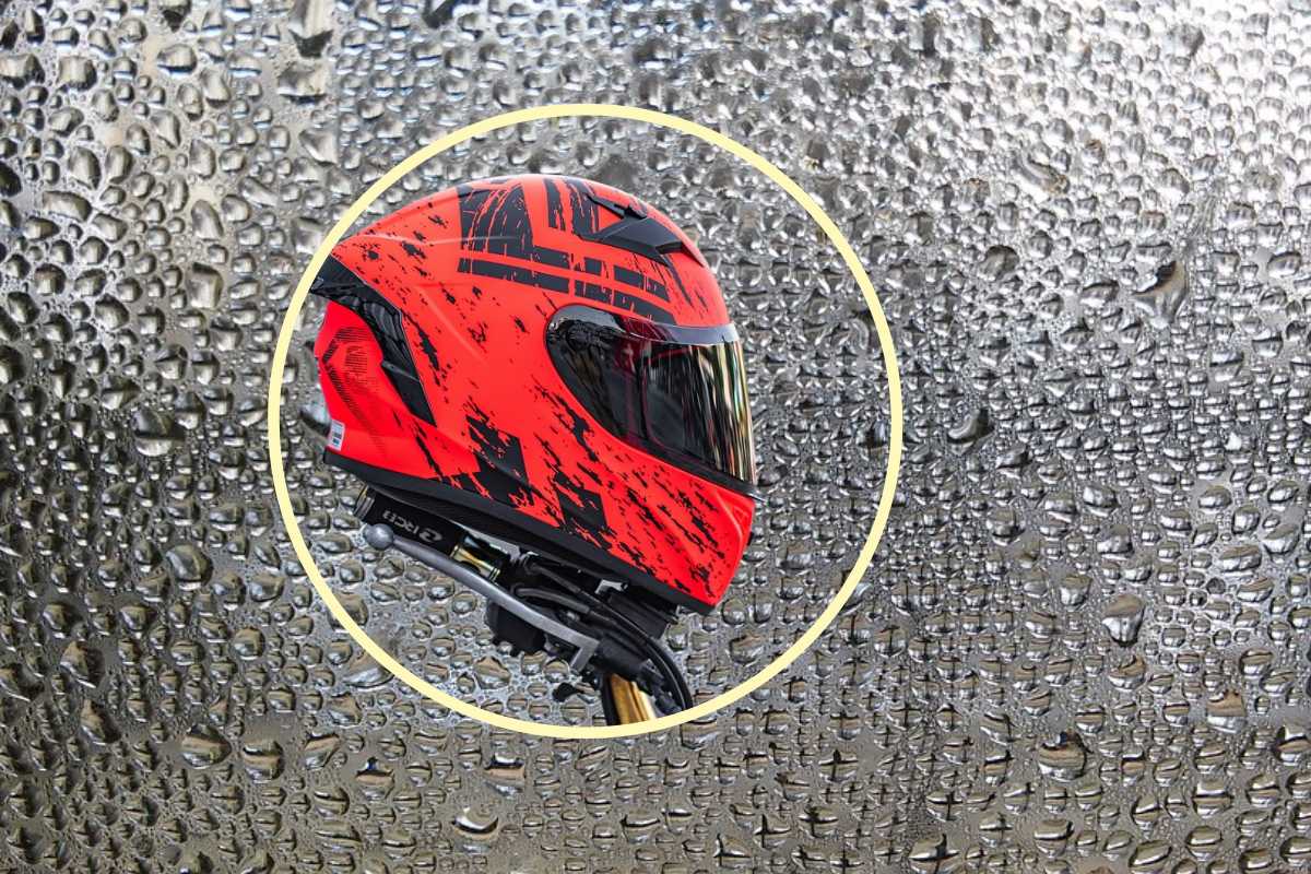 Casco moto appannato (foto Canva)