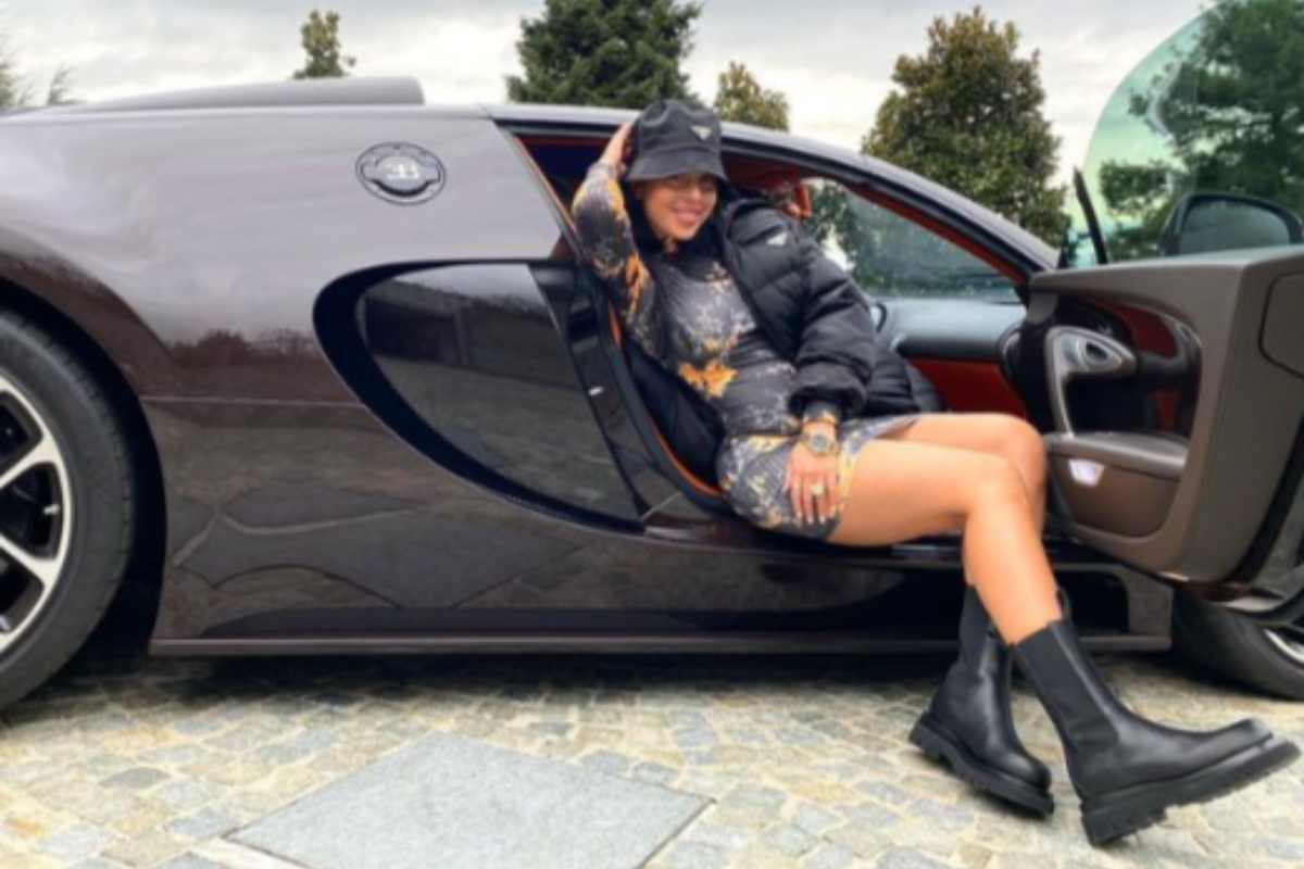 Georgina Rodriguez sulla Bugatti di Ronaldo - NextMoto.it