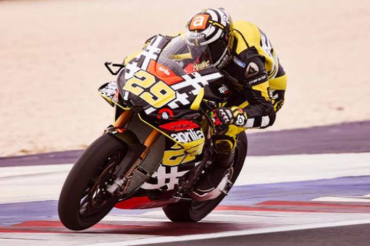 Iannone in pista con l'Aprilia - NextMoto.it 