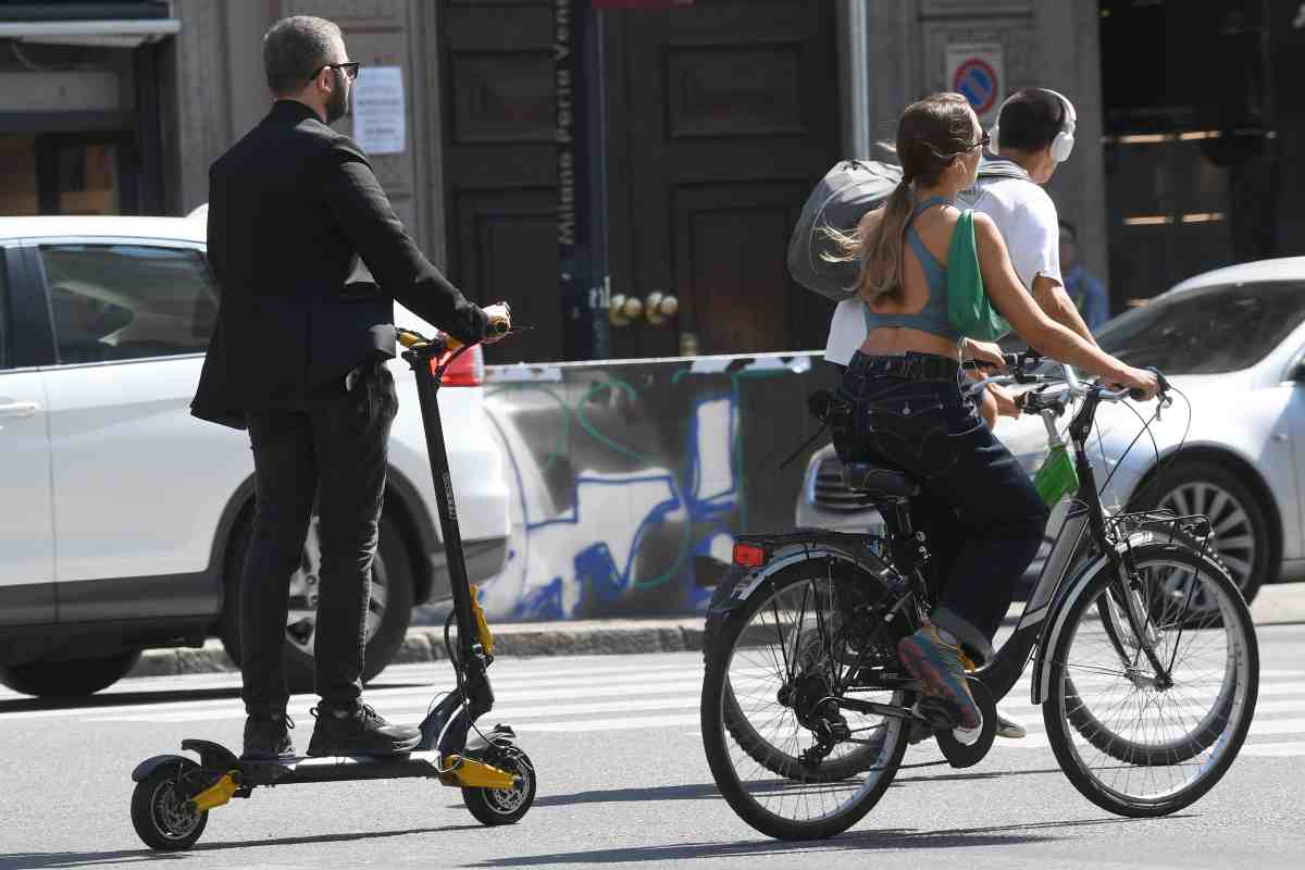 A velocità folle sul monopattino - NextMoto.it 