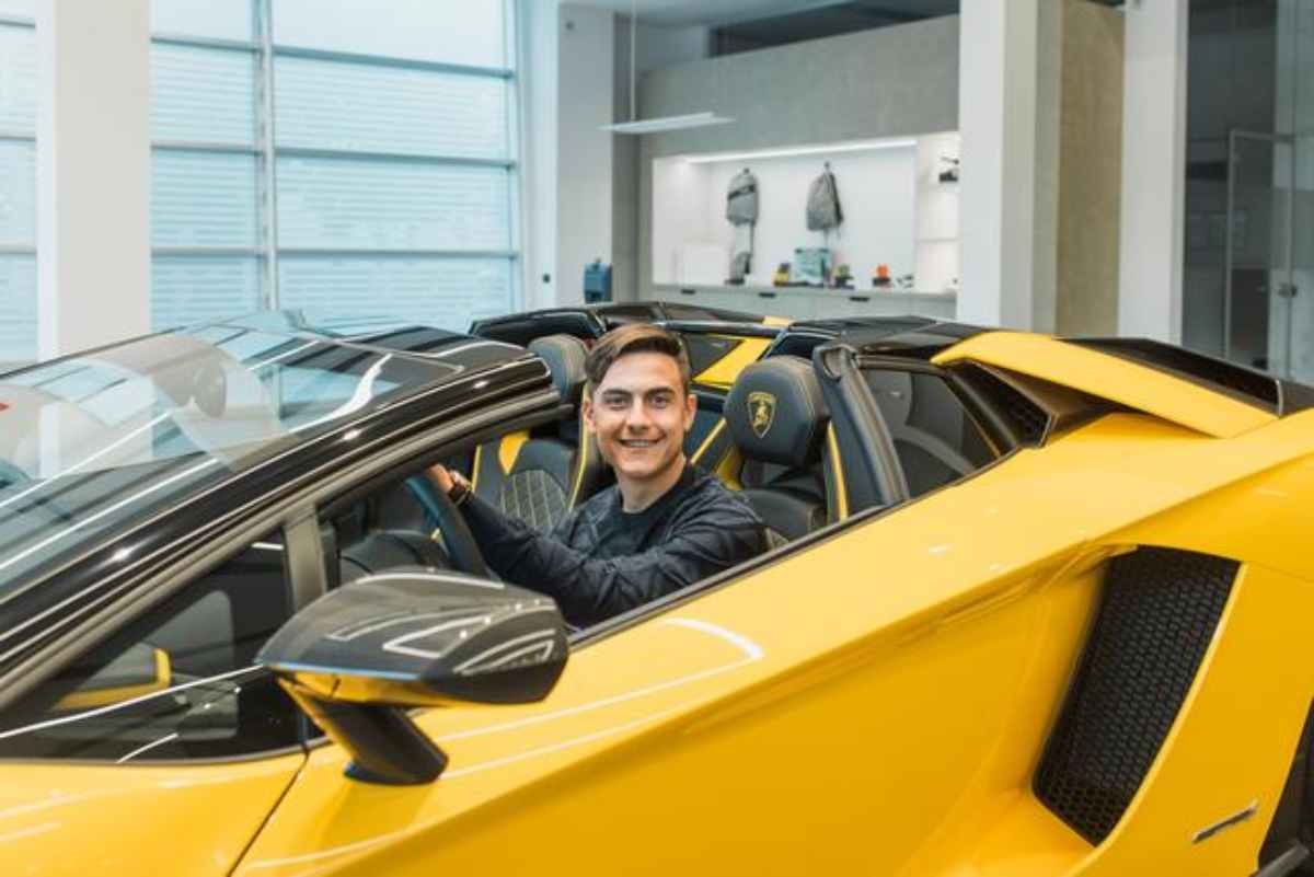 La Lamborghini Roadster di Paulo Dybala - NextMoto.it 