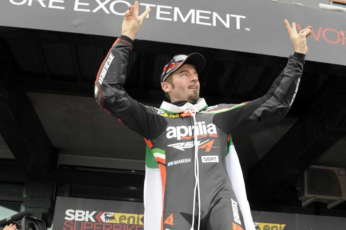 Max Biaggi lascia tutti a bocca aperta - NextMoto.it