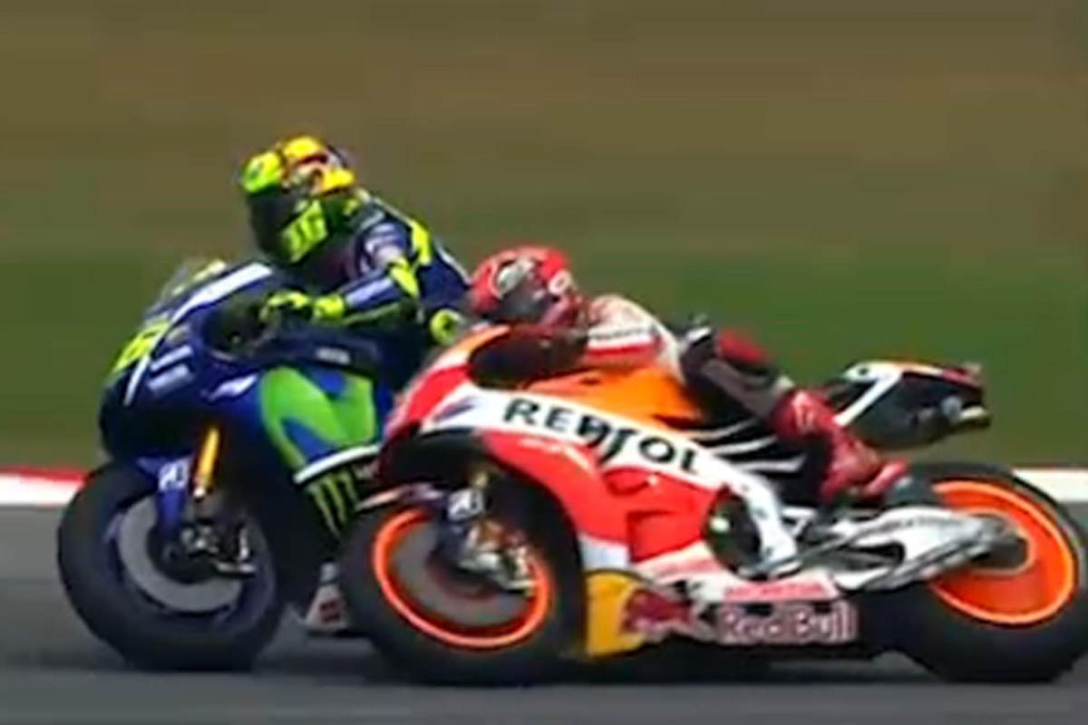 Il contatto Rossi-Marquez a Sepang - NextMoto.it 