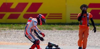 Marc Marquez e Miguel Oliveira dopo l'incidente (foto Ansa)