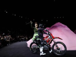 Rihanna moto 2232023 NextMoto.it