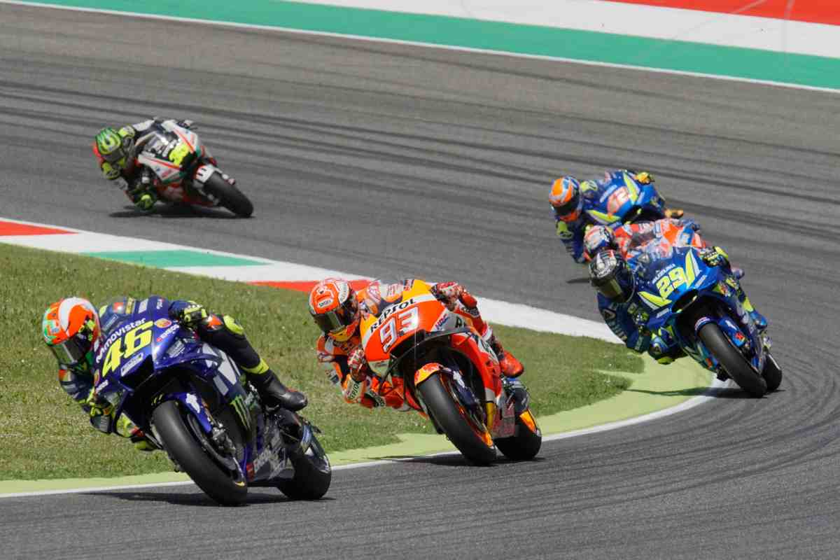 Rossi-Marquez, che duelli in pista e fuori - NextMoto.it 