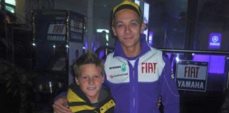 Valentino Rossi con giovane campione