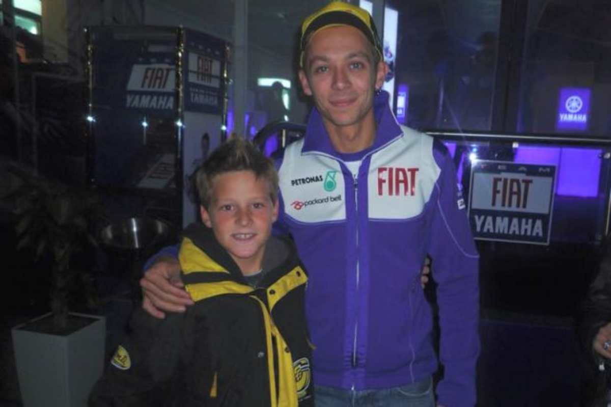 Valentino Rossi con giovane campione