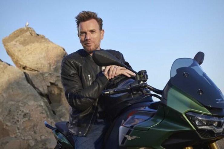 Ewan McGregor sulla nuova Moto Guzzi V100