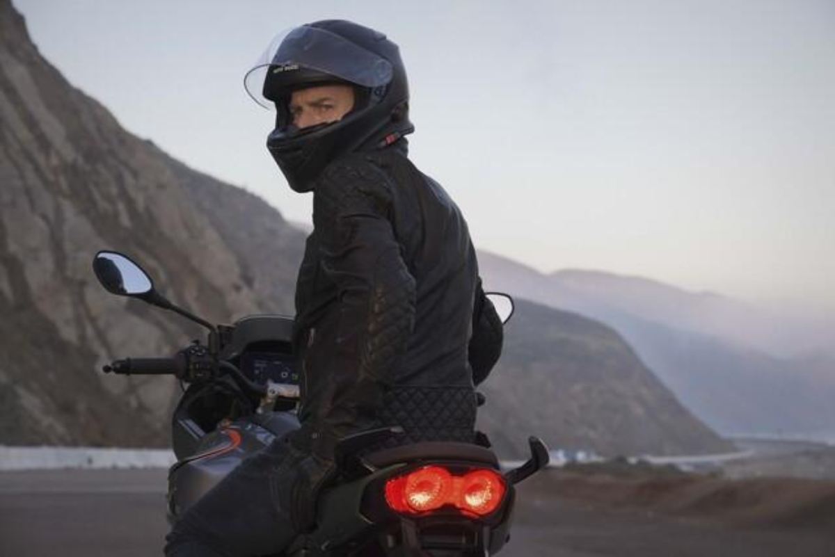 Moto Guzzi, Ewan McGregor presenta la nuova V100 Mandello