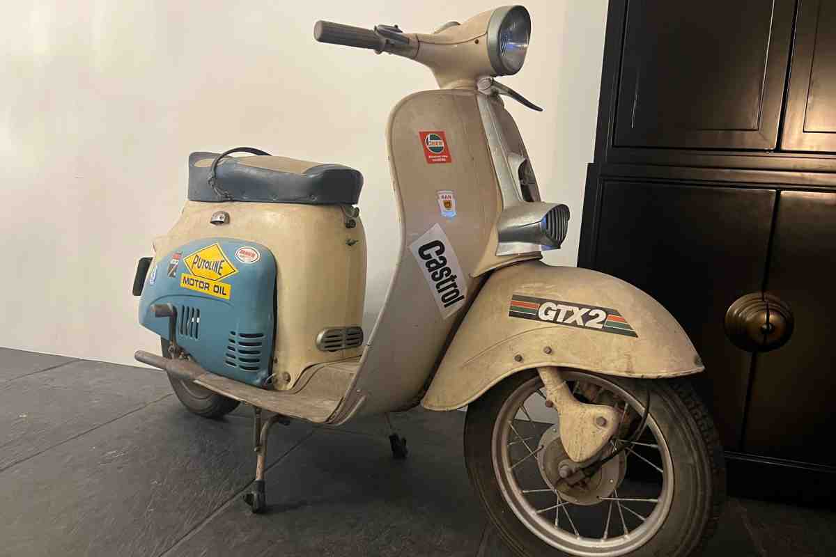 Scooter, uno storico modello Garelli abbandonato