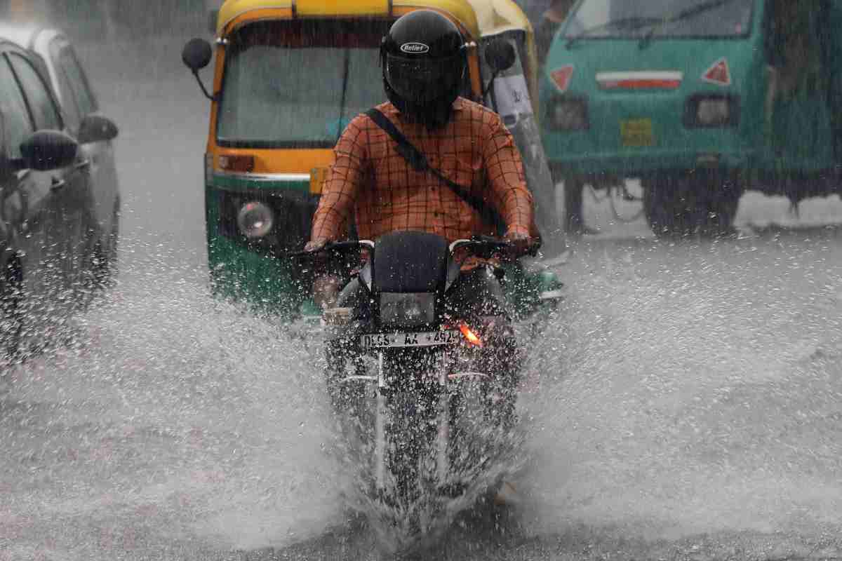 Come guidare moto sul bagnato