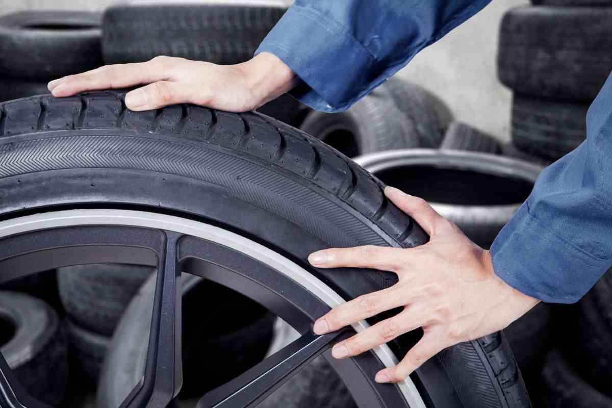 Moto, i consigli per il controllo delle Gomme