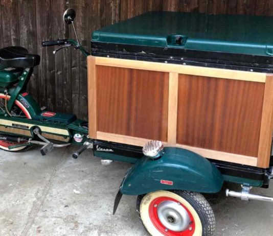 Piaggio Ciao, un modello a tre ruote all'asta