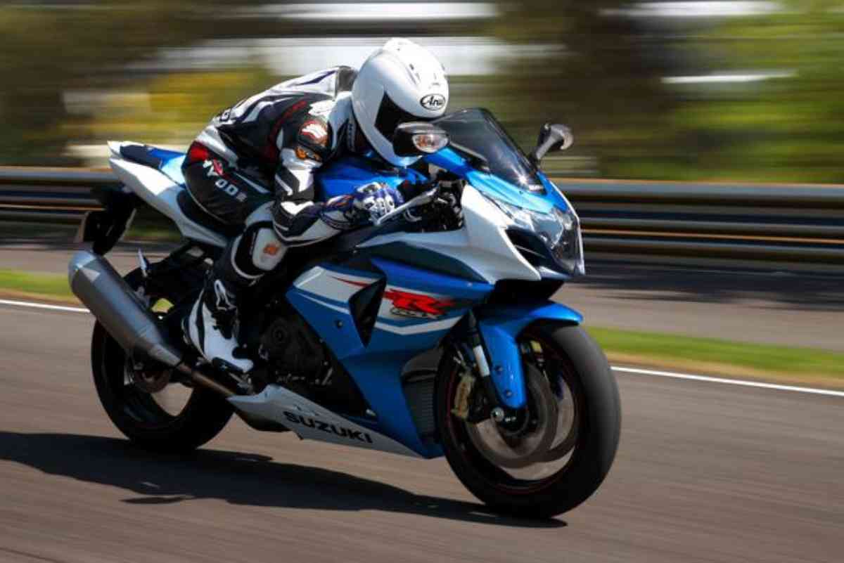 Suzuki GSRX 1000, il fascino è sempre quello