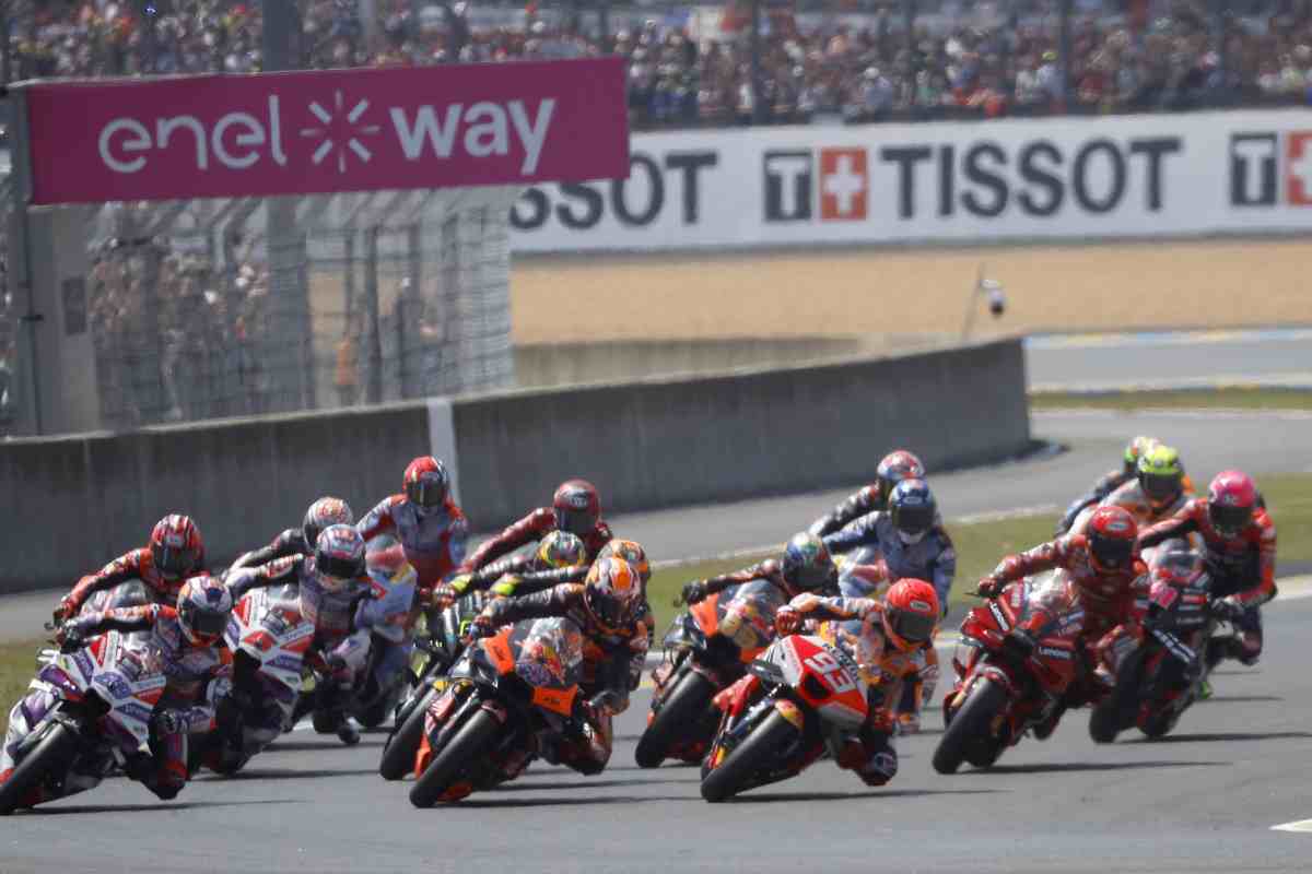 MotoGP, penalizzazione per un pilota