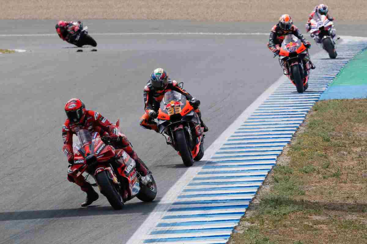 MotoGP, infortunio e operazione per il pilota