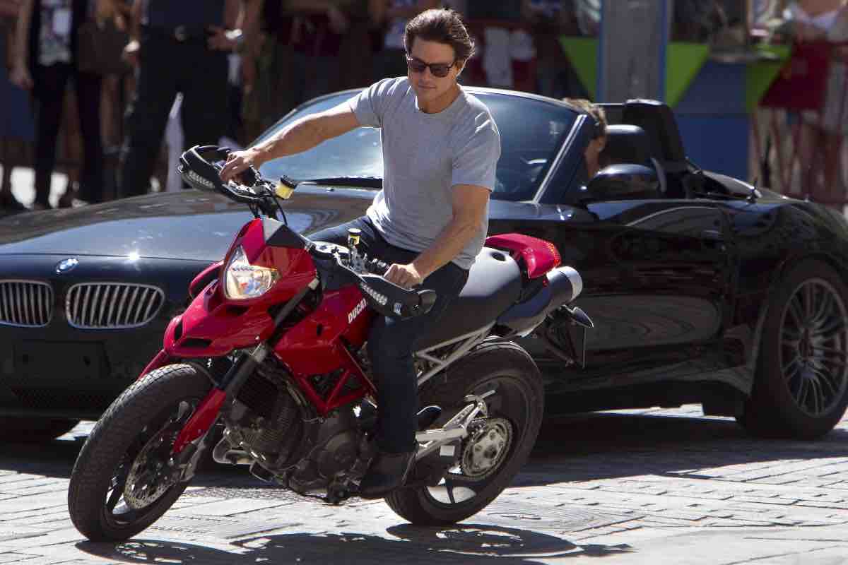 Tom Cruise motociclista a Roma 