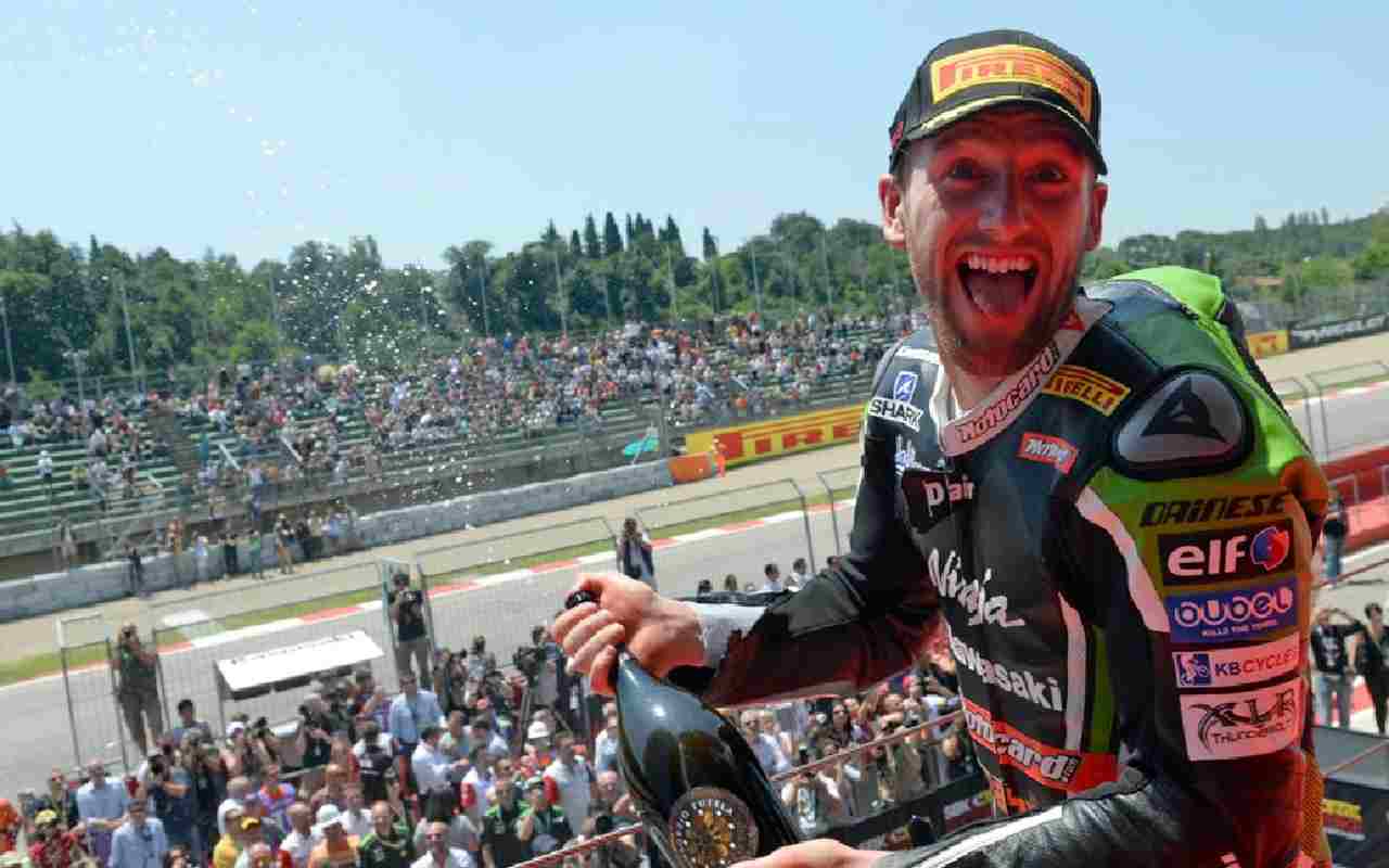 Tom Sykes torna alla guida di una BMW