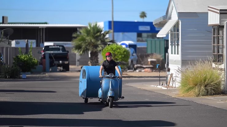 Una Vespa Piaggio con roulotte, il video