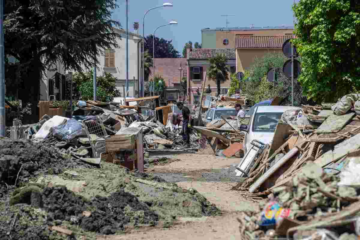 Alluvione Emilia, la donazione dell'Aprilia