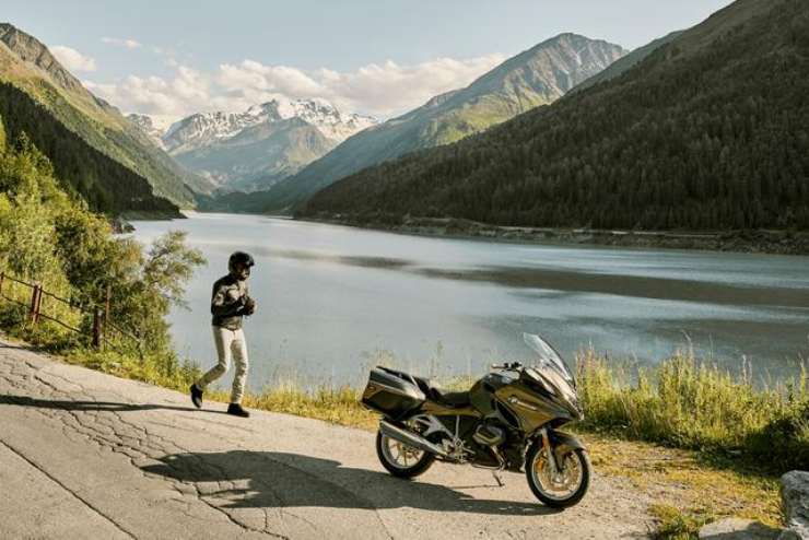 BMW 1250 RT, la moto ideale per viaggiare