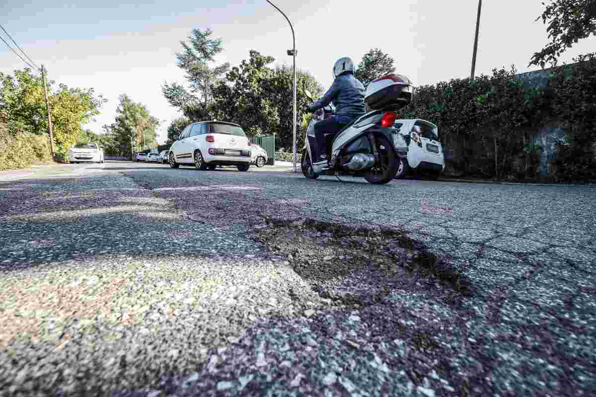 Buche stradali e incidenti, come comportarsi