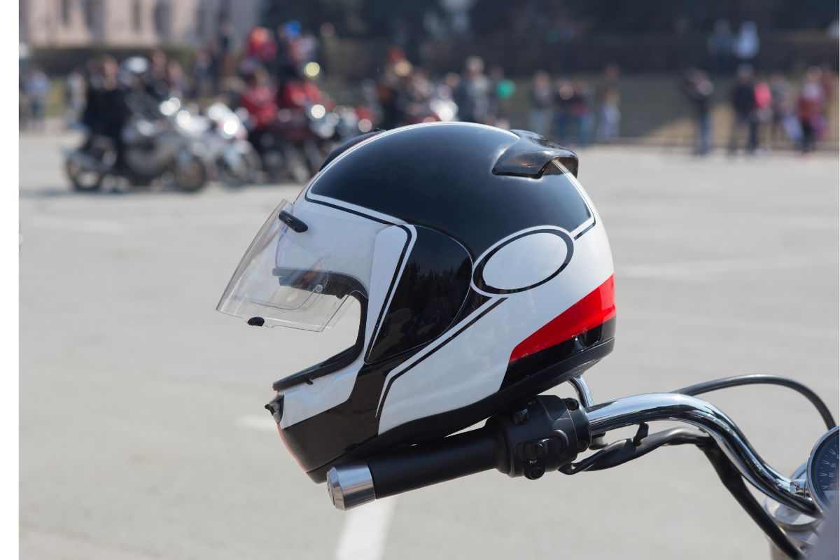 Casco Moto, attenzione alla data di scadenza