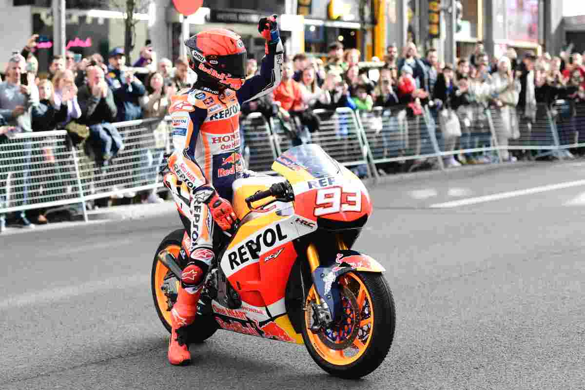 Marc Marquez, Paolo Simoncelli lo difende