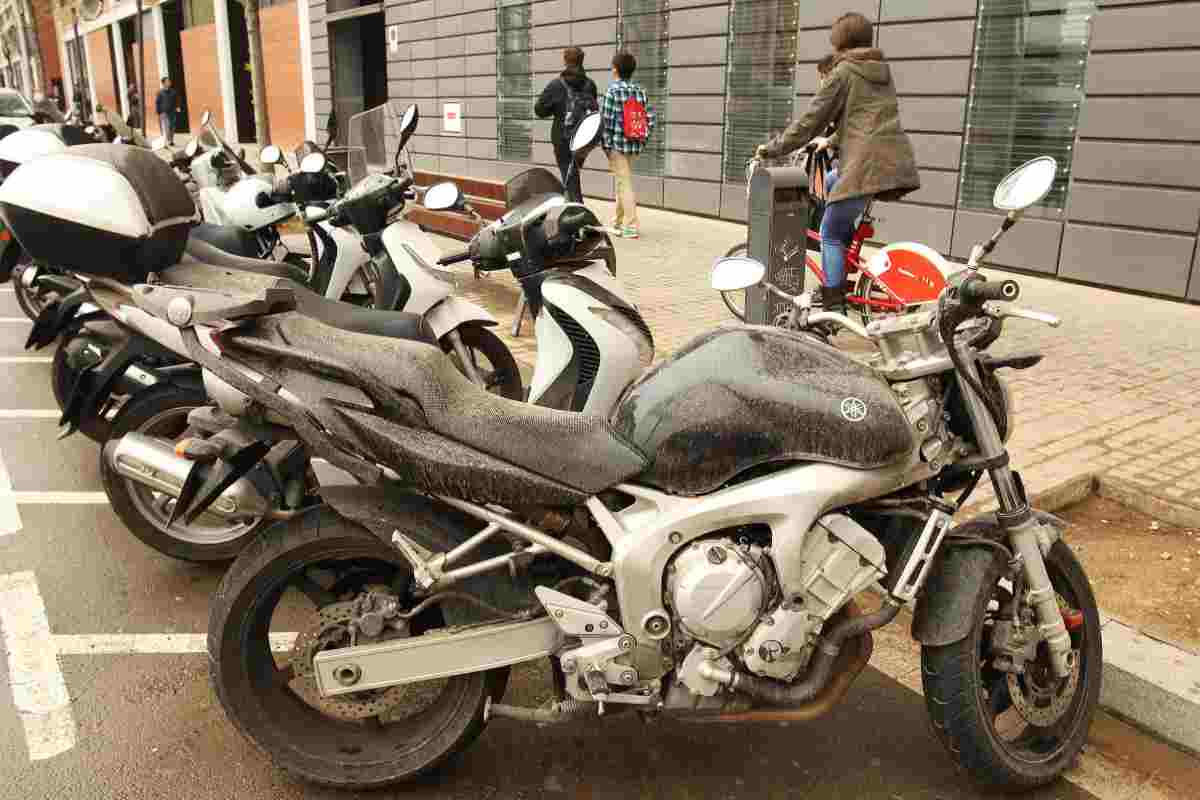 Moto sporca, come pulirla: i consigli