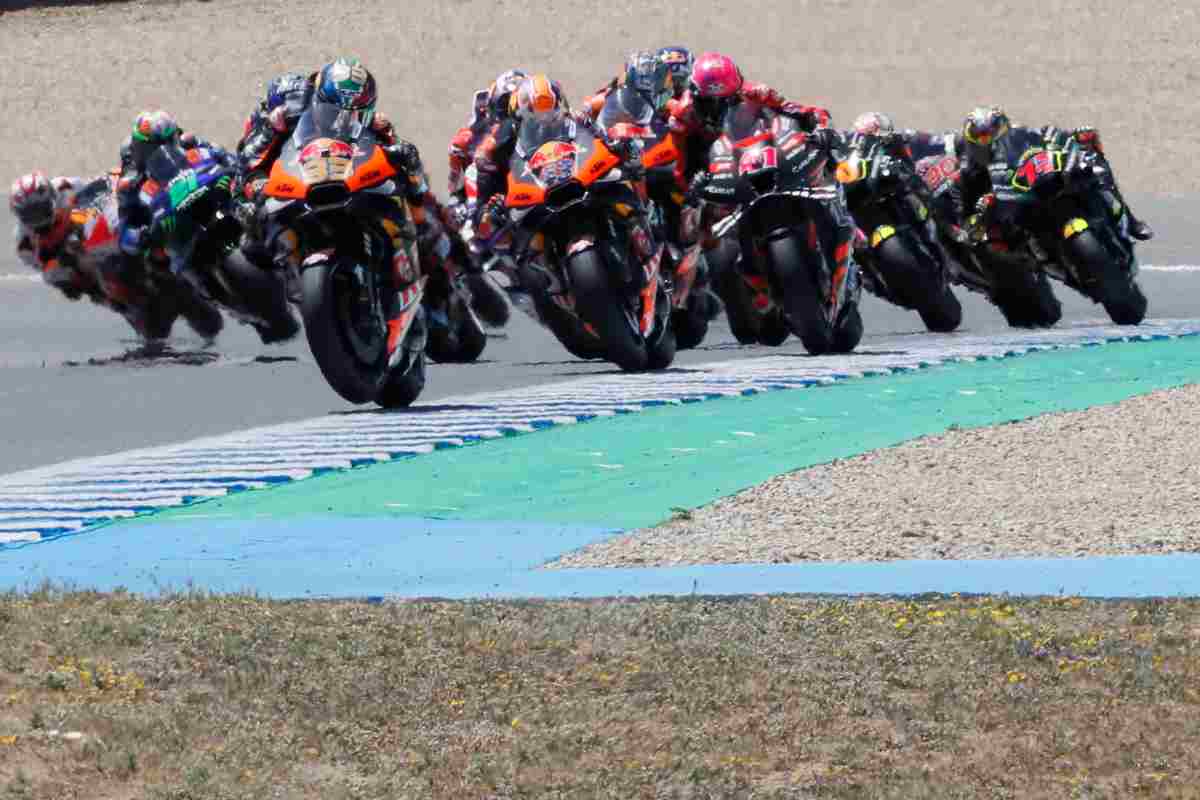 MotoGP, brutta notizia per il pilota