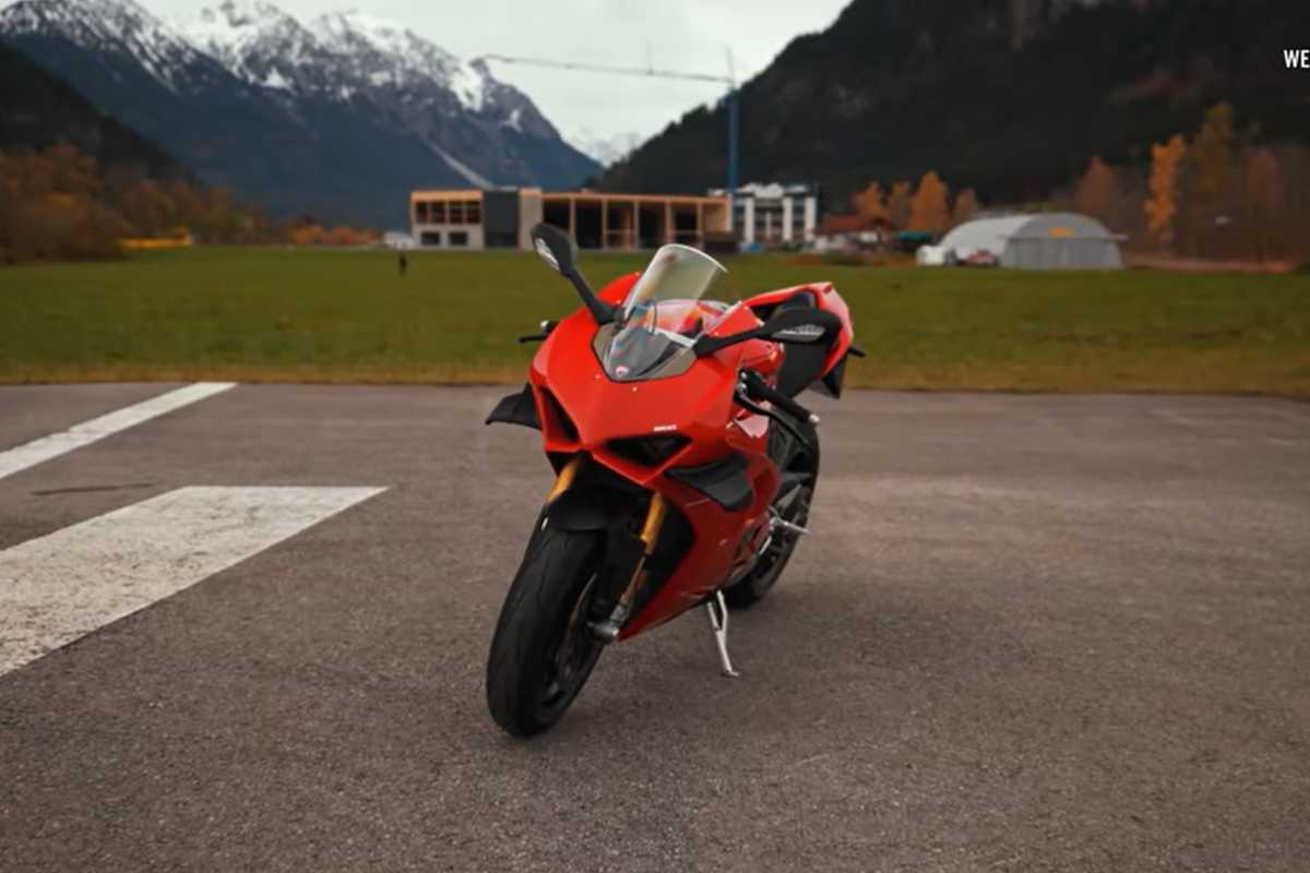 Ducati Panigale drag race Porsche GT2