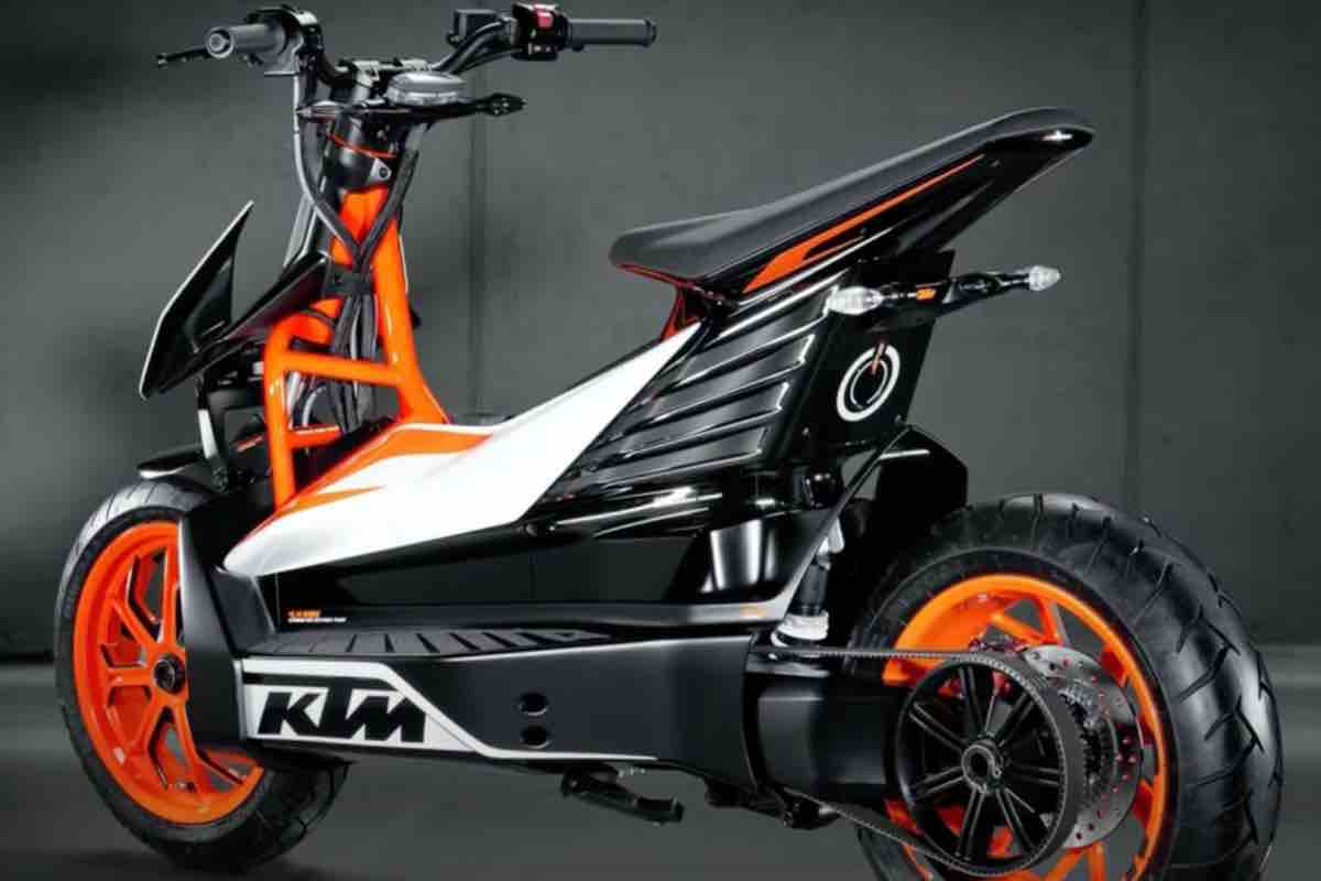 KTM immagini primo scooter 