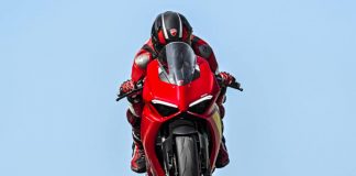 Nuova Ducati Panigale V2 Back in Black Livery