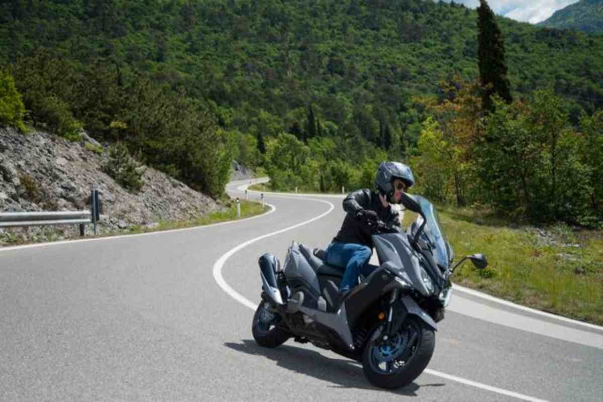 Kymco AK 550 caratteristiche scooter