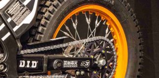 Come pulire e lubrificare la catena della moto