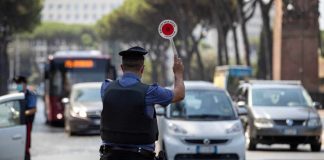Multa per girare con una moto senza targa