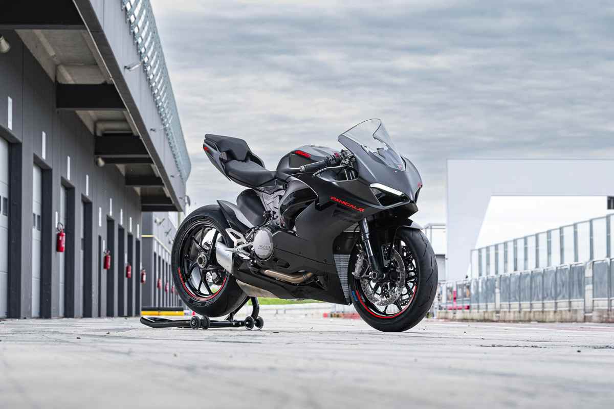 Nuova Ducati Panigale V2 Back in Black Livery