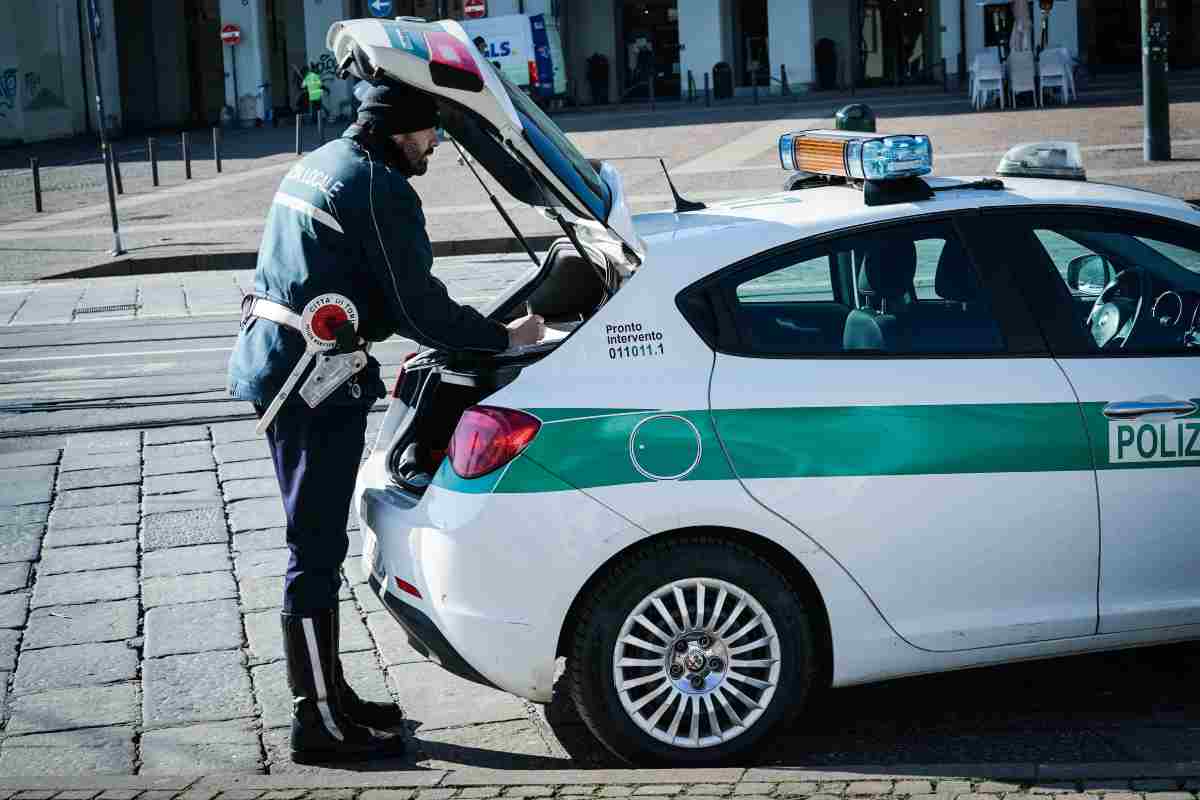 Multa pulizia strada motociclista incidente