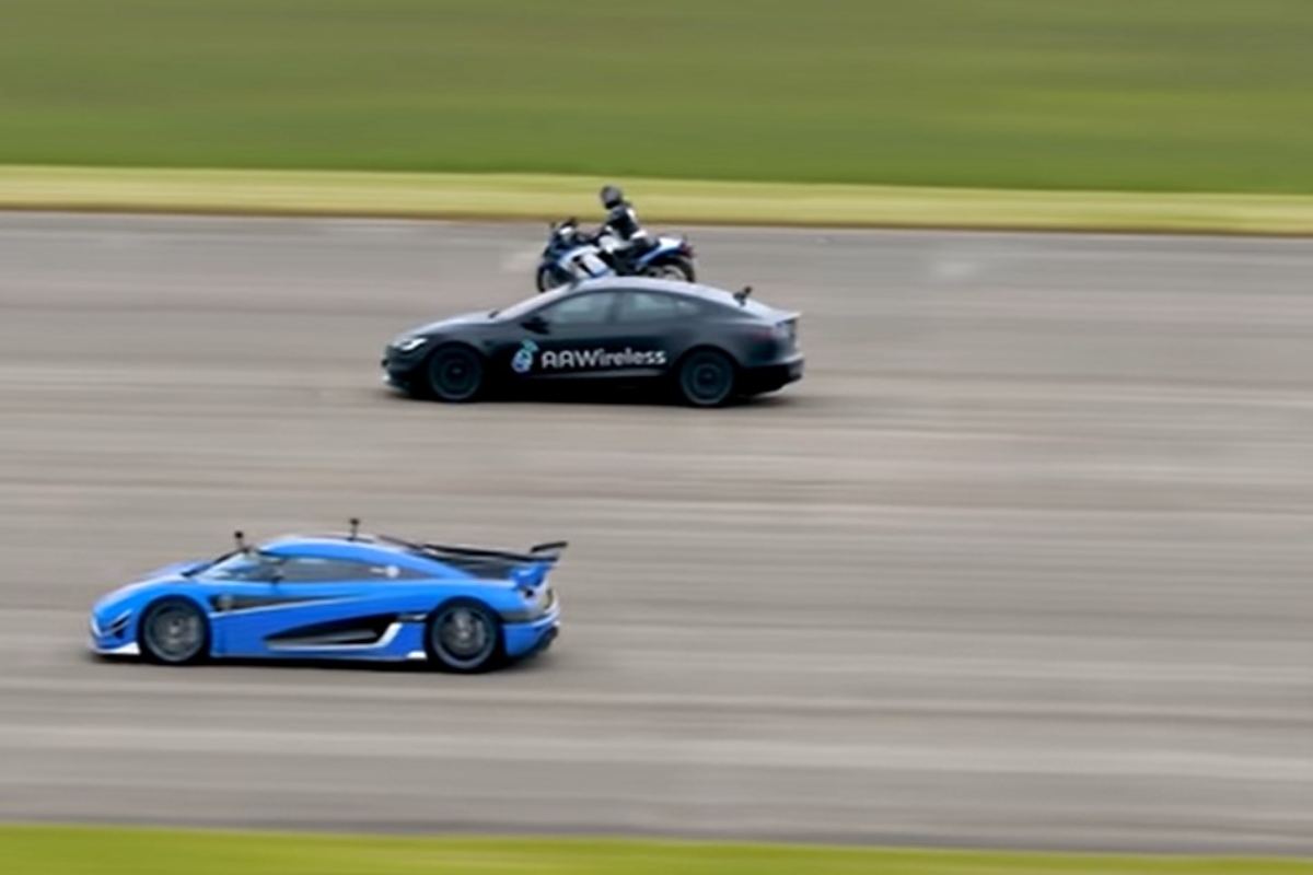 Gara tra Suzuki Hayabusa Tesla e Koenigsegg